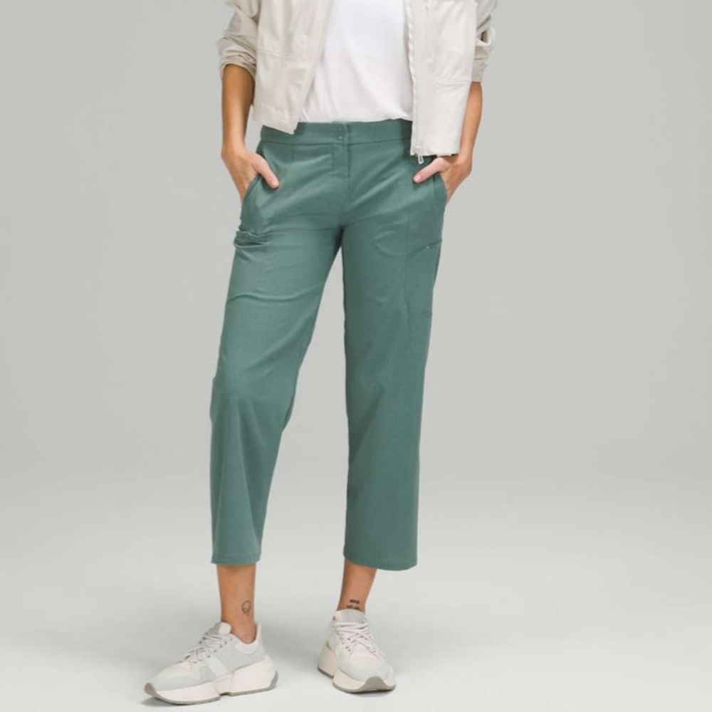 lululemon Ventlight Cargo Mid Rise Crop 26"